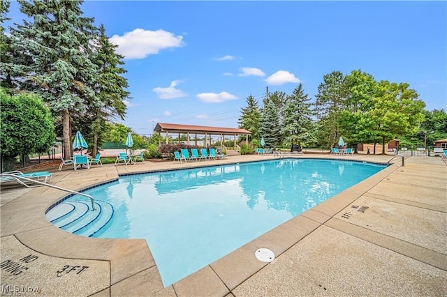 140 Fox Hollow Dr Unit 206C, Mayfield Heights, OH 44124 - community pool with a patio
