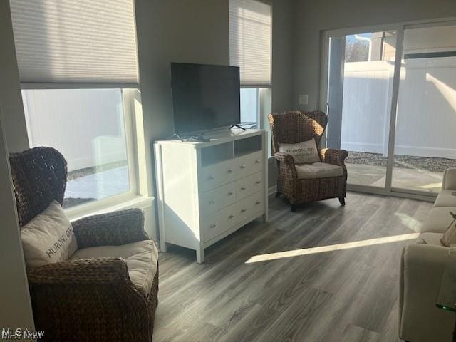 5007 Coventry Cir, Huron, OH 44839 - living room with wood finished floors