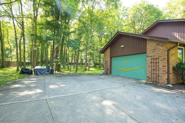 4280 Som Center Rd, Moreland Hills, OH 44022 - garage with driveway