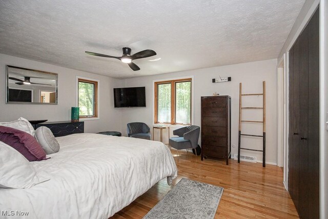 4280 Som Center Rd, Moreland Hills, OH 44022 - bedroom with light wood finished floors, a textured ceiling, and a ceiling fan