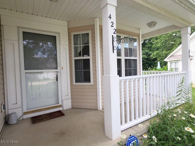 422 Dartmouth Trl, Sagamore Hills, OH 44067 - entrance to property featuring a porch