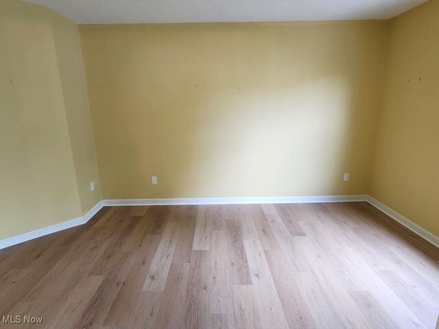 422 Dartmouth Trl, Sagamore Hills, OH 44067 - unfurnished room featuring wood finished floors and baseboards