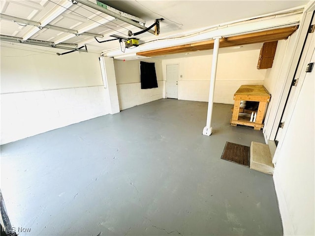 4235 Patricia Ave, Austintown, OH 44511 - garage featuring a garage door opener