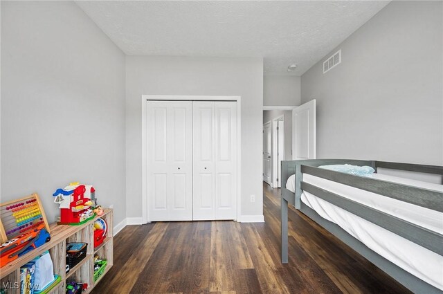 13176 Barrington Dr, Grafton, OH 44044 - bedroom with wood finished floors, a closet, and a textured ceiling