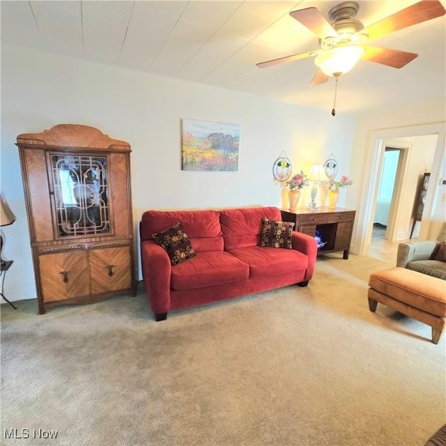 3303 Hemlock St, Parkersburg, WV 26101 - carpeted living area featuring ceiling fan