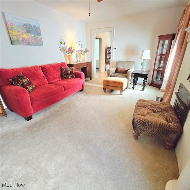 3303 Hemlock St, Parkersburg, WV 26101 - carpeted living room with a ceiling fan