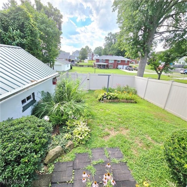 3303 Hemlock St, Parkersburg, WV 26101 - view of yard featuring a residential view and a gate