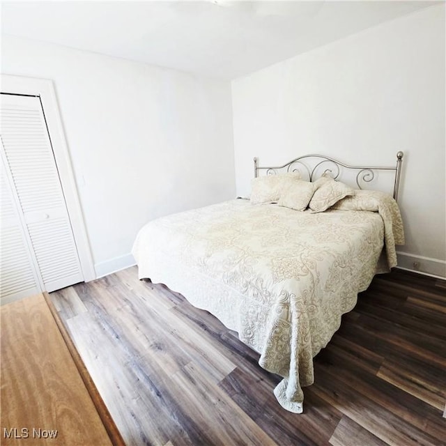 3303 Hemlock St, Parkersburg, WV 26101 - bedroom with wood finished floors and a closet