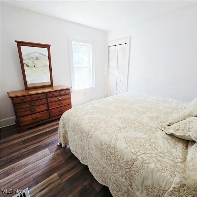 3303 Hemlock St, Parkersburg, WV 26101 - bedroom with dark wood finished floors and a closet