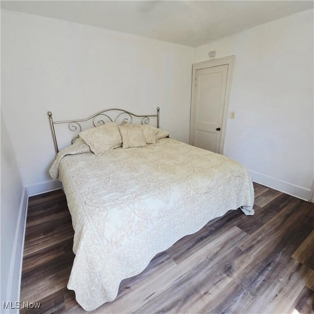 3303 Hemlock St, Parkersburg, WV 26101 - bedroom featuring wood finished floors
