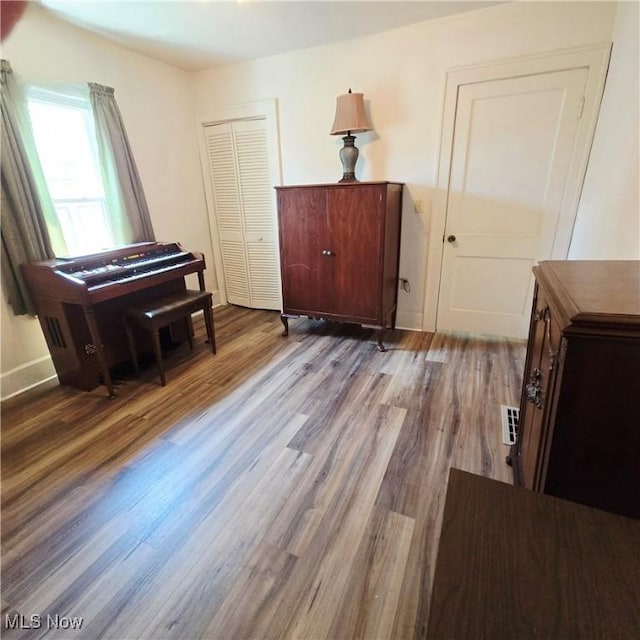 3303 Hemlock St, Parkersburg, WV 26101 - sitting room featuring wood finished floors