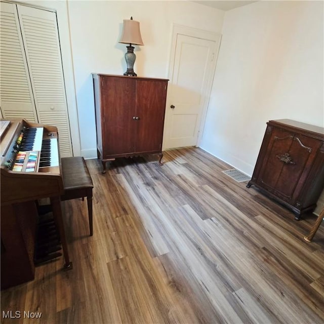 3303 Hemlock St, Parkersburg, WV 26101 - bedroom featuring wood finished floors and baseboards