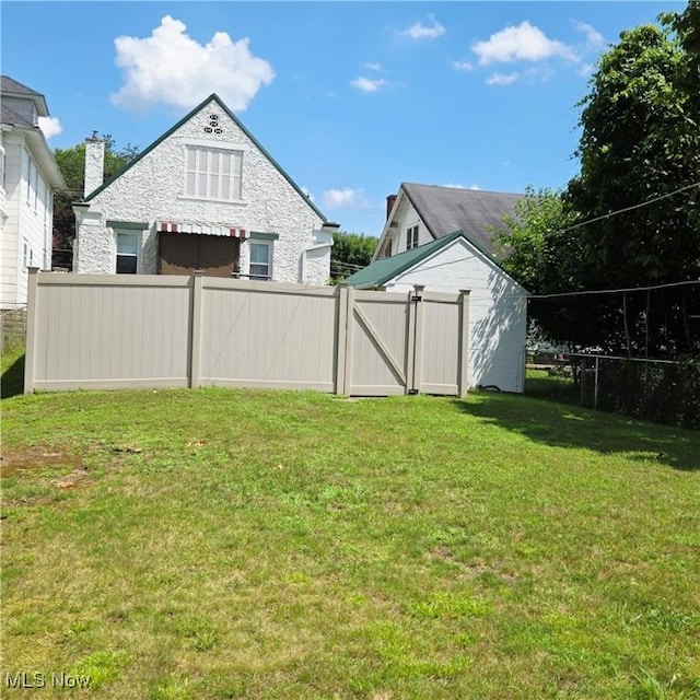 3303 Hemlock St, Parkersburg, WV 26101 - view of yard with a gate