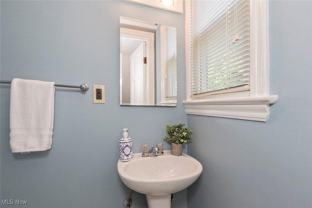 4030 Silsby Rd, University Heights, OH 44118 - bathroom featuring a sink