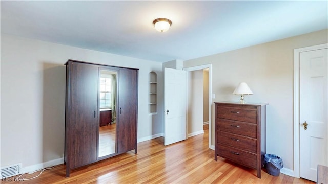 3622 Northcliffe Rd, University Heights, OH 44118 - bedroom featuring light wood finished floors