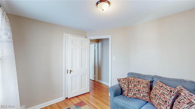 3622 Northcliffe Rd, University Heights, OH 44118 - living room featuring light wood-style floors and baseboards