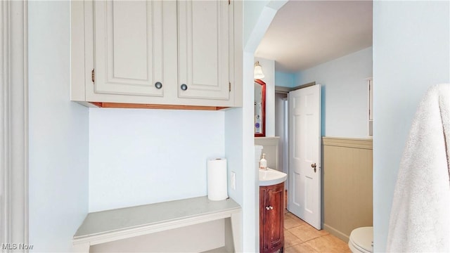 3622 Northcliffe Rd, University Heights, OH 44118 - bathroom featuring tile patterned flooring and vanity