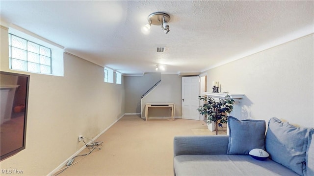 3622 Northcliffe Rd, University Heights, OH 44118 - living area featuring carpet and a textured ceiling