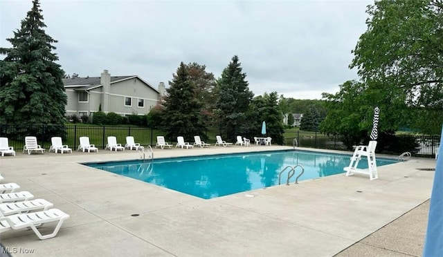 7135 N Holmes Pl, Concord, OH 44077 - community pool with a patio