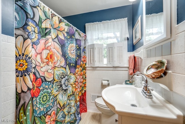 2207 Robinhood Dr, Wooster, OH 44691 - full bath featuring tile walls and a shower with curtain