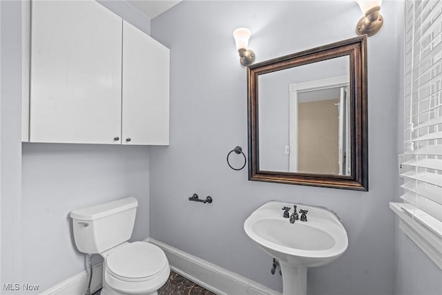 2905 Jay Ave, Cleveland, OH 44113 - bathroom featuring baseboards