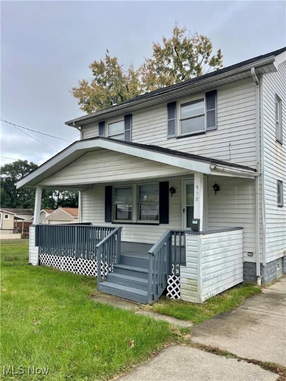 918 Silvercrest Ave, Akron, OH 44314 - view of front of house featuring a porch and a front lawn
