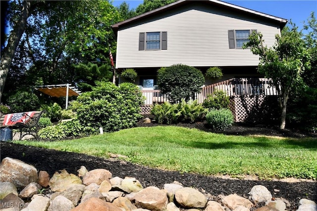 1511 Lake Front Dr, Salem, OH 44460 - rear view of house with a lawn