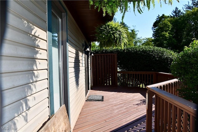 1511 Lake Front Dr, Salem, OH 44460 - view of deck