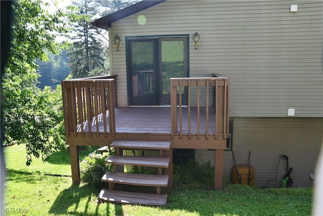 1511 Lake Front Dr, Salem, OH 44460 - deck with a lawn