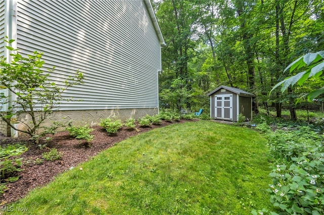949 S Medina Line Rd, Wadsworth, OH 44281 - view of green lawn with a storage unit