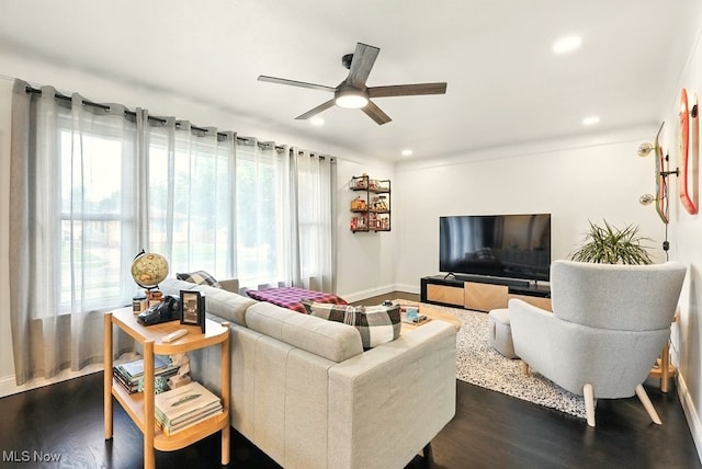 13806 Carpenter Rd, Garfield Heights, OH 44125 - living area featuring ceiling fan, recessed lighting, and dark wood-style floors