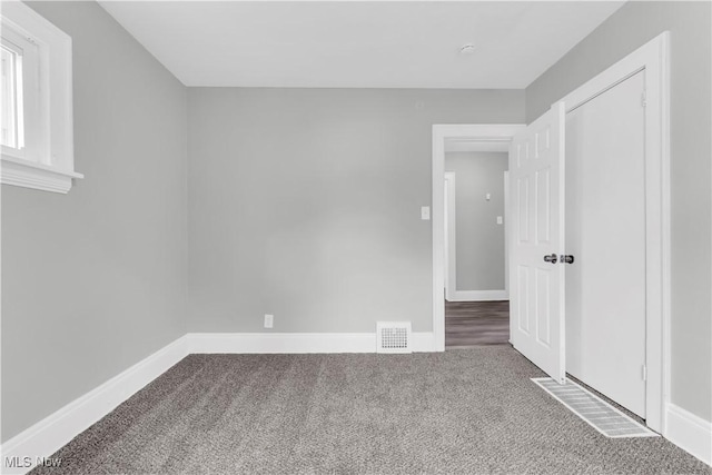 3670 E 138th St, Cleveland, OH 44120 - carpeted empty room featuring baseboards
