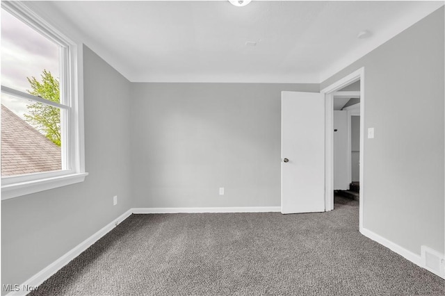 3670 E 138th St, Cleveland, OH 44120 - carpeted empty room with baseboards