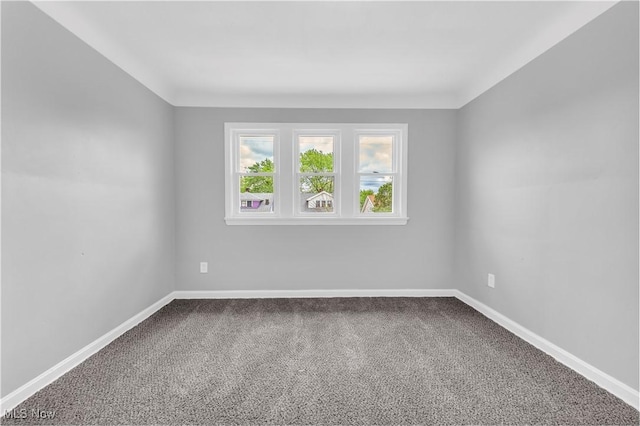 3670 E 138th St, Cleveland, OH 44120 - unfurnished room featuring carpet flooring and baseboards