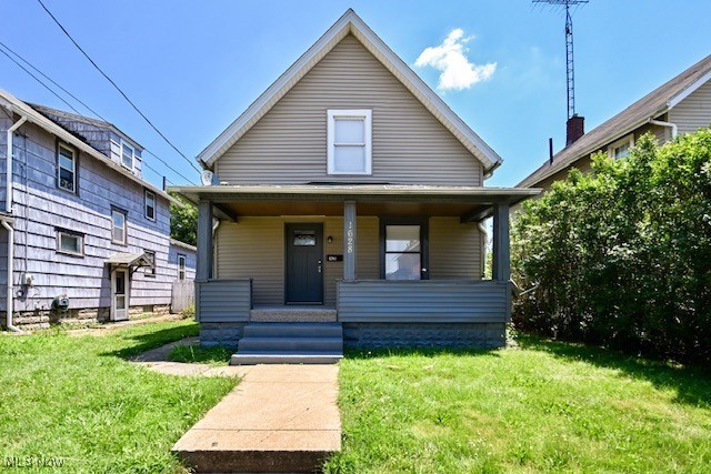 1628 Clark Ave SW, Canton, OH 44706 - view of front of house featuring covered porch and a front lawn