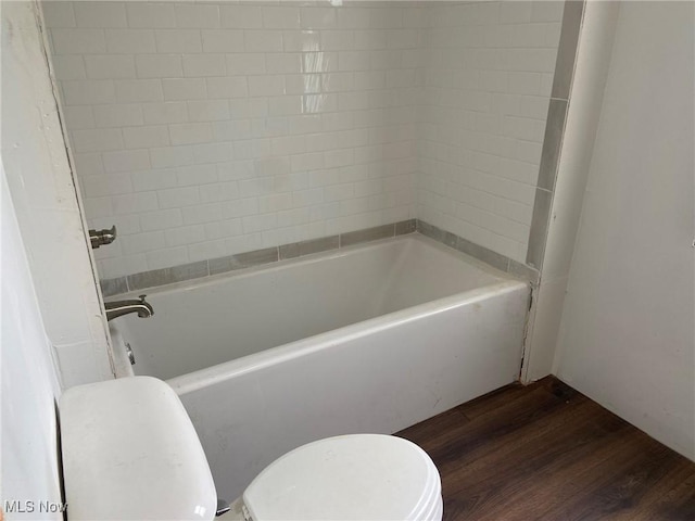 1122 W 17th St, Lorain, OH 44052 - bathroom featuring wood finished floors and shower / tub combination