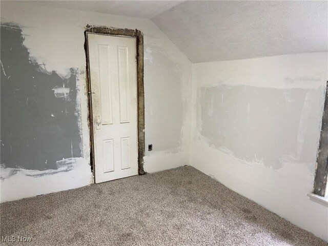 1122 W 17th St, Lorain, OH 44052 - bonus room featuring carpet floors and vaulted ceiling