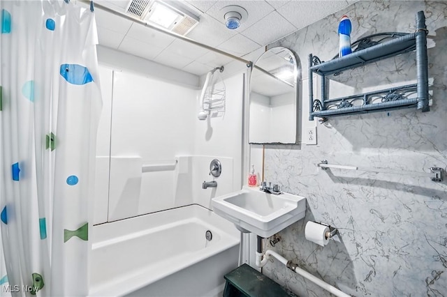 1808 Depot Rd, Salem, OH 44460 - full bath with shower / tub combo with curtain
