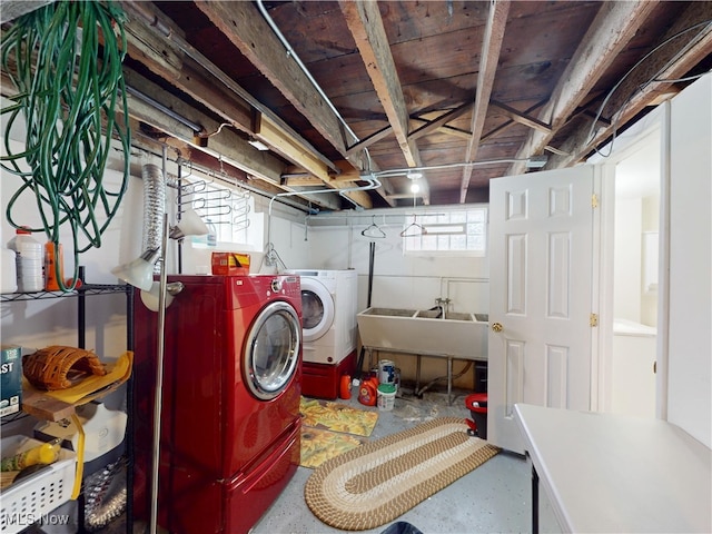 1907 Robindale St, Wickliffe, OH 44092 - washroom featuring washing machine and clothes dryer