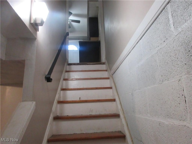 18019 Chagrin Blvd, Shaker Heights, OH 44122 - view of staircase