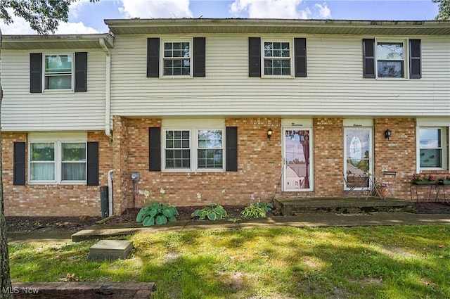 13 S River Rd, Munroe Falls, OH 44262 - multi unit property featuring brick siding and a front lawn