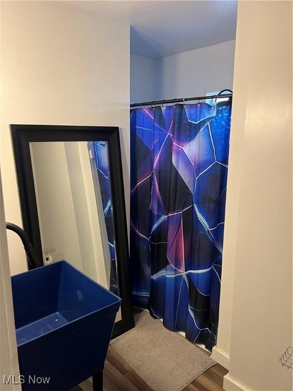 13 Neil St, Niles, OH 44446 - full bath with wood finished floors and a shower with curtain