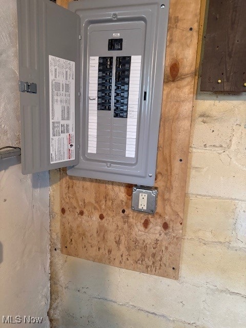 206 Fowler, Cortland, OH 44410 - utilities featuring electric panel