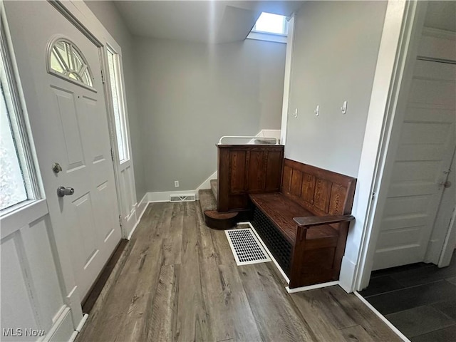 38 Franklin Ave, Niles, OH 44446 - entryway featuring wood finished floors