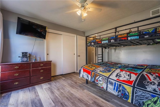 1582 Hilda Ave, Lakemore, OH 44250 - bedroom featuring wood finished floors, a closet, and ceiling fan