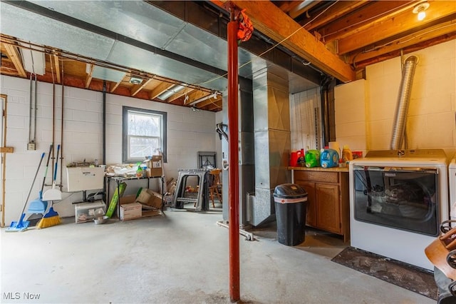 1582 Hilda Ave, Lakemore, OH 44250 - below grade area featuring washer and dryer and concrete block wall