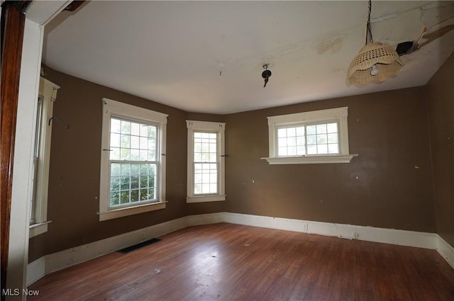 664 N Ellsworth Ave, Salem, OH 44460 - spare room featuring wood finished floors and baseboards