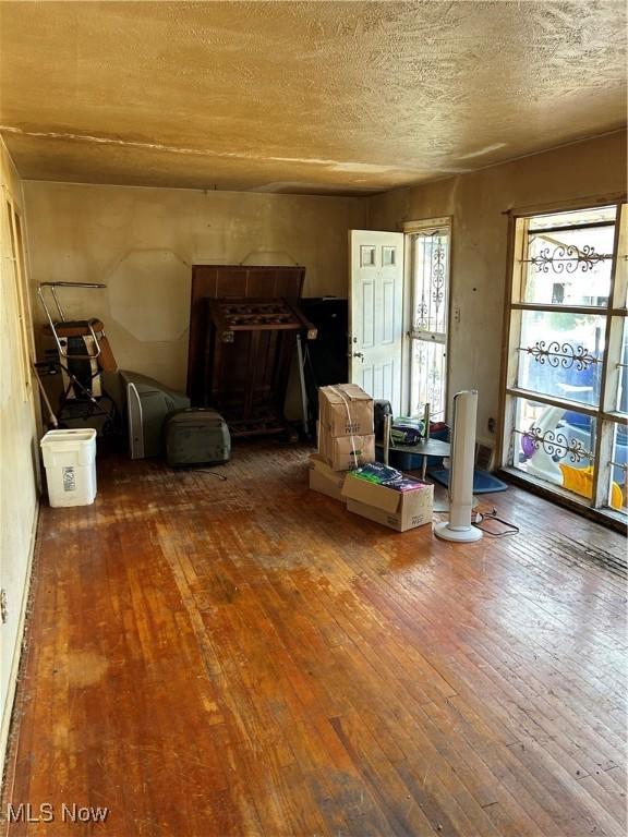 9822 Way Ave, Cleveland, OH 44105 - living area featuring hardwood / wood-style floors