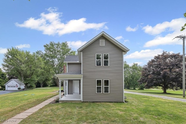 6434 Union Ave NE, Alliance, OH 44601 - traditional-style house with a front lawn