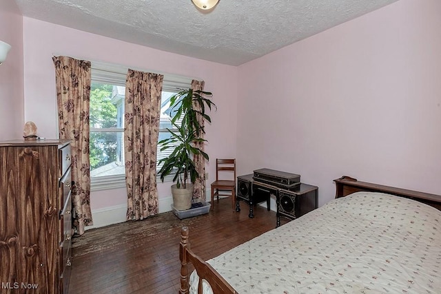 1744 Northfield Ave, East Cleveland, OH 44112 - bedroom featuring hardwood / wood-style flooring and a textured ceiling